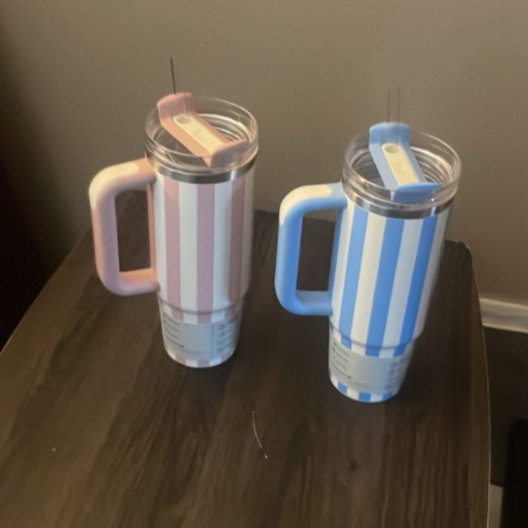 Stanley 30 oz Quencher H2.0 FlowState Tumbler Oasis Collection Cornflower Duo - Picture 2 of 2